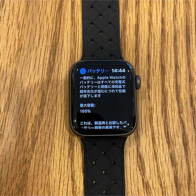 スマホアクセサリーApple Watch SE GPSモデル 40mmスペースグレイアルミニウム…