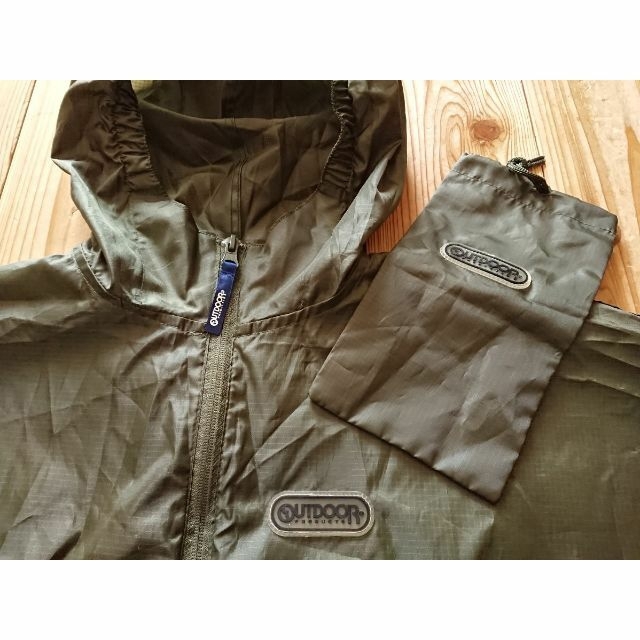 OUTDOOR PRODUCTS(アウトドアプロダクツ)のOUTDOOR アウトドア キッズレインポンチョ 140 カーキ レインコート キッズ/ベビー/マタニティのこども用ファッション小物(レインコート)の商品写真