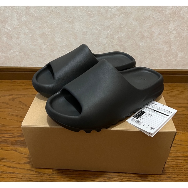 adidas(アディダス)のadidas YEEZY Slide Onyx イージー スライド  オニキス メンズの靴/シューズ(サンダル)の商品写真