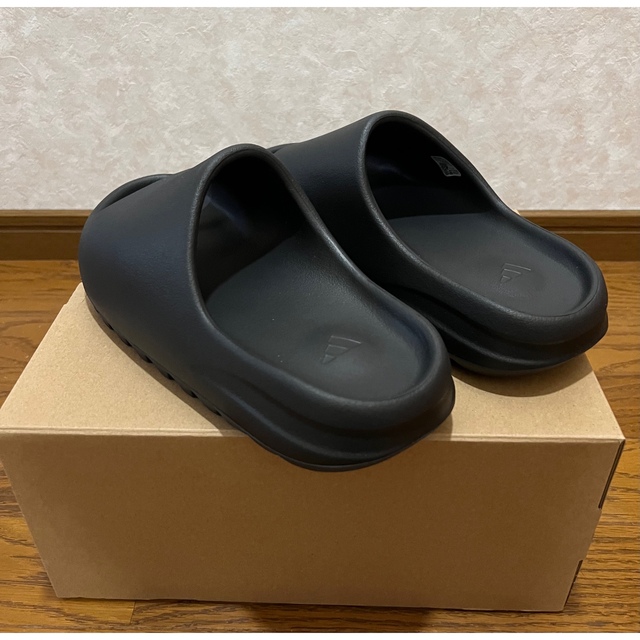 adidas(アディダス)のadidas YEEZY Slide Onyx イージー スライド  オニキス メンズの靴/シューズ(サンダル)の商品写真