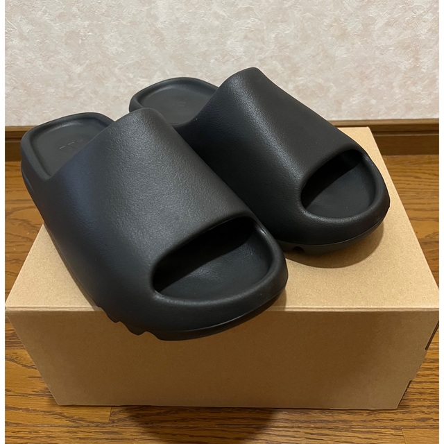 adidas(アディダス)のadidas YEEZY Slide Onyx イージー スライド  オニキス メンズの靴/シューズ(サンダル)の商品写真