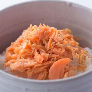 無添加 銀鮭塩引き焼きほぐし「俺の塩引き」6本セット（送料込）(缶詰/瓶詰)