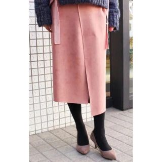 イエナ(IENA)のMODE ROBE アシンメトリー スウェードスカート ピンク(ひざ丈スカート)