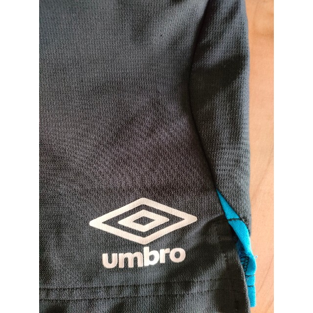 UMBRO(アンブロ)のumbro 120cm 上下セット スポーツ/アウトドアのサッカー/フットサル(ウェア)の商品写真
