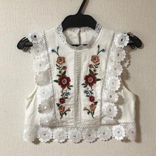 フォーエバートゥエンティーワン(FOREVER 21)のforever21 フラワーエンブロイダリーレースブラウス刺繍ステッチクロップ(シャツ/ブラウス(半袖/袖なし))