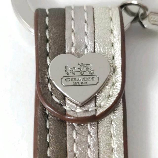 COACH(コーチ)のコーチ キーホルダー(チャーム)美品  - レディースのファッション小物(キーホルダー)の商品写真