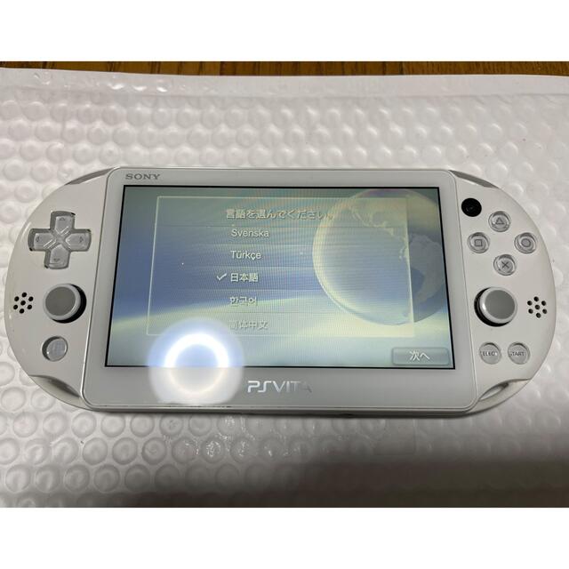 PlayStation Vita(プレイステーションヴィータ)の専用　PlayStation Vita PCH-2000 カラー白 エンタメ/ホビーのゲームソフト/ゲーム機本体(その他)の商品写真