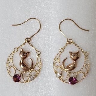 ジュエリーツツミ(JEWELRY TSUTSUMI)の(期間限定出品)K10ピアス☆猫と月★ロードライトガーネット TSUTSUMI(ピアス)