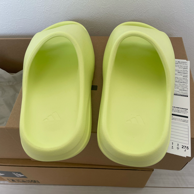 adidas(アディダス)の adidas YEEZY Slide "Glow Green"27.5cm メンズの靴/シューズ(サンダル)の商品写真