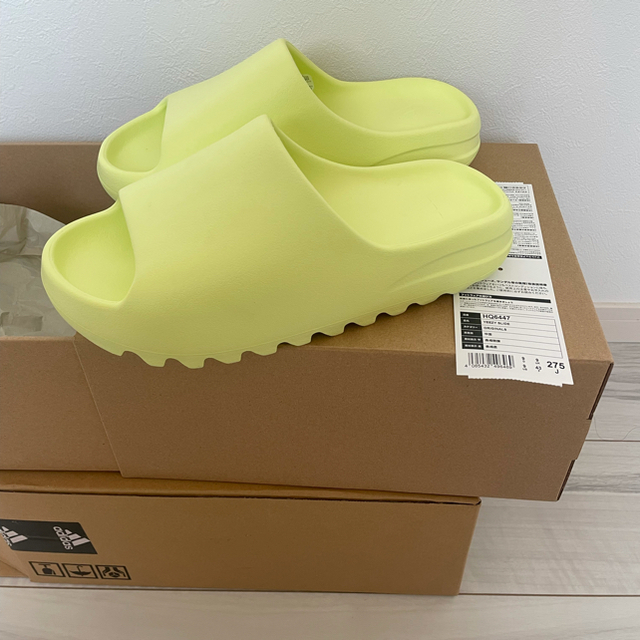 adidas(アディダス)の adidas YEEZY Slide "Glow Green"27.5cm メンズの靴/シューズ(サンダル)の商品写真