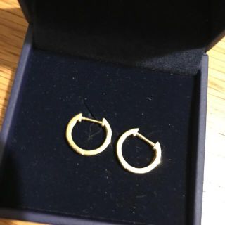 ジュエリーツツミ(JEWELRY TSUTSUMI)のk18 フープピアス　中折れタイプ(ピアス)