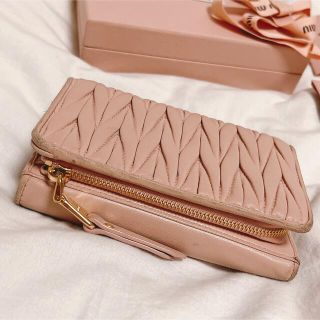 【miumiu】三折り財布 マテラッセ ナッパレザー ベージュピンク オーキッド