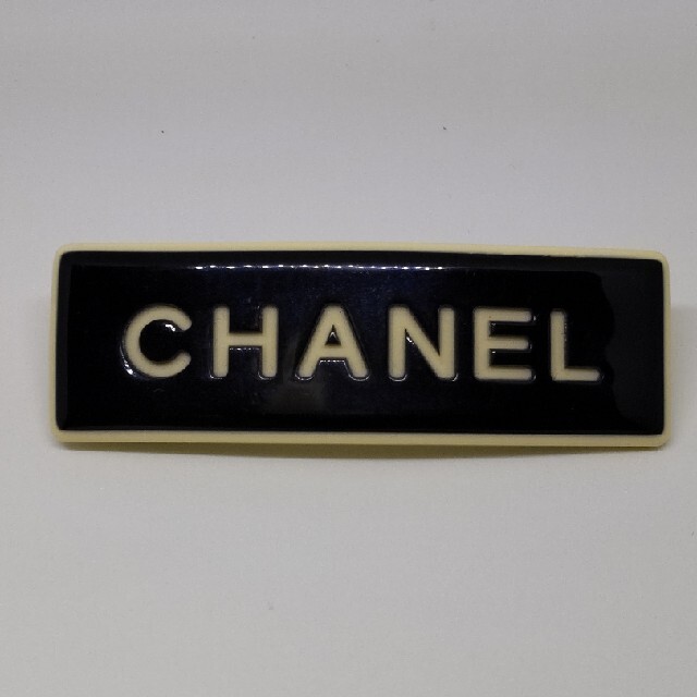 CHANEL(シャネル)のCHANEL ヴィンテージシャネル バレッタ ブラック×ホワイト ロゴ レディースのヘアアクセサリー(バレッタ/ヘアクリップ)の商品写真