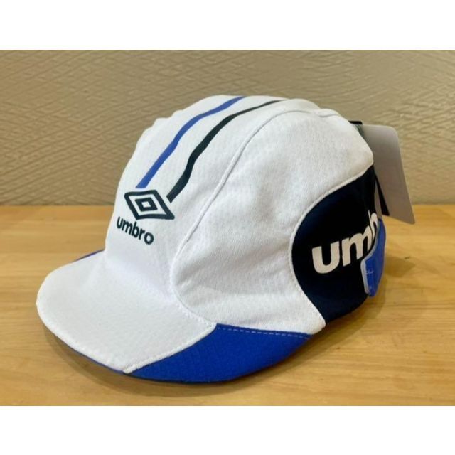 UMBRO(アンブロ)のアンブロ【新品送料込み】ジュニア サッカー キャップ 52㎝ ホワイト スポーツ/アウトドアのサッカー/フットサル(その他)の商品写真