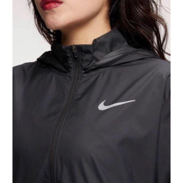 NIKE(ナイキ)の❣️新品　NIKE ナイキ ウィメンズ トレーニング ウエア  黒 レディースのジャケット/アウター(ナイロンジャケット)の商品写真