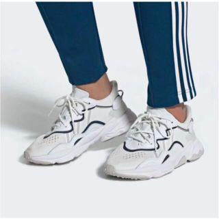 アディダス(adidas)の未開封新品　オズウィーゴ　adidas OZWEEGO(スニーカー)