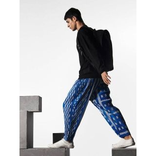 イッセイミヤケ(ISSEY MIYAKE)のHOMME PLISSE 19AW 柄 プリーツ パンツ プリント オムプリッセ(スラックス)