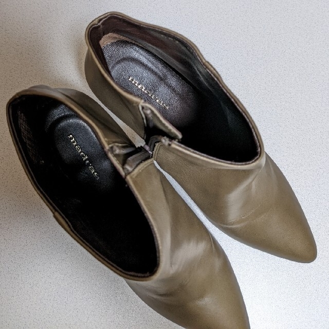madras(マドラス)のmadras マドラス ショートブーツ ヒール 新品 未使用 レディースの靴/シューズ(ブーツ)の商品写真