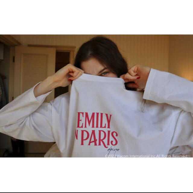 épine(エピヌ)のEmily in Paris×épine photograph long tee レディースのトップス(Tシャツ(長袖/七分))の商品写真