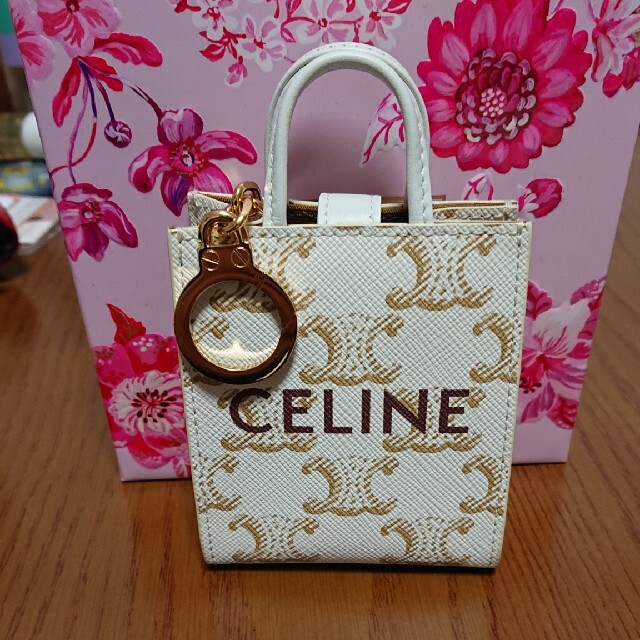 celine(セリーヌ)の【新品】 セリーヌ  バッグチャーム  カバ トリオンフ レディースのファッション小物(キーホルダー)の商品写真