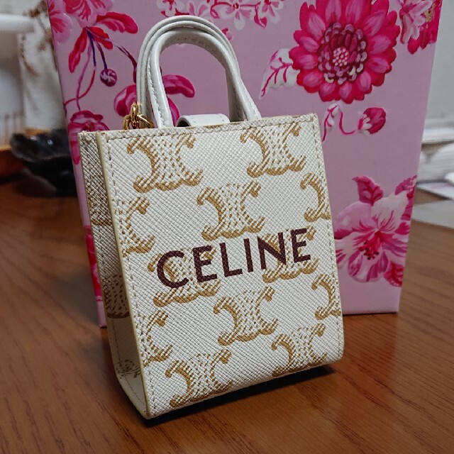 celine(セリーヌ)の【新品】 セリーヌ  バッグチャーム  カバ トリオンフ レディースのファッション小物(キーホルダー)の商品写真