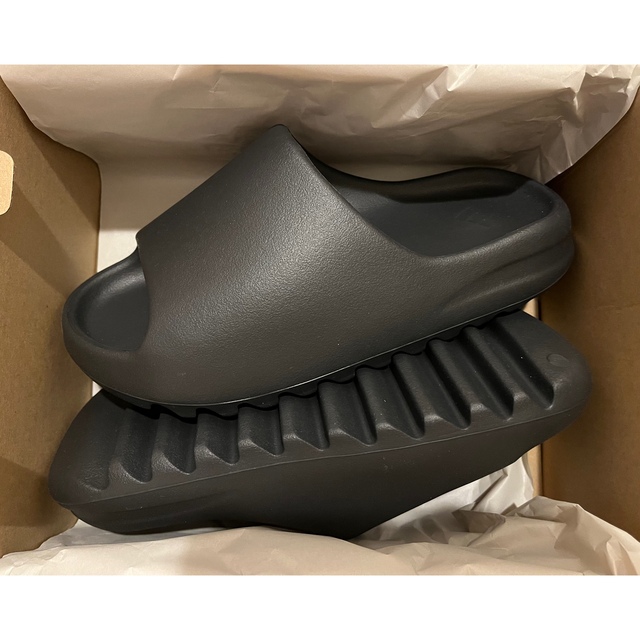 adidas(アディダス)のadidas YEEZY SLIDE ONYX 26.5 メンズの靴/シューズ(サンダル)の商品写真