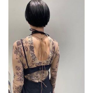 トーガ(TOGA)のFlower tattoo bodysuit ルシェル(シャツ/ブラウス(半袖/袖なし))