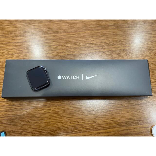 Apple Watch(アップルウォッチ)のアップルウォッチ　SE ナイキ　44 GPS  スポーツバンド　値下げ中 メンズの時計(腕時計(デジタル))の商品写真