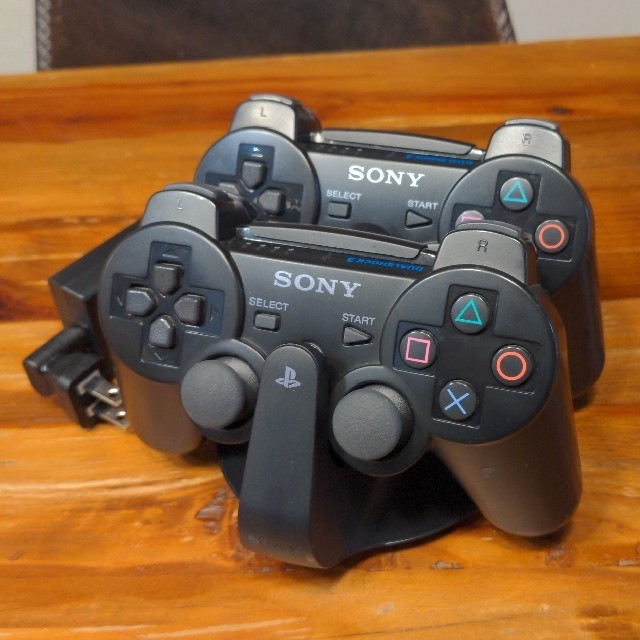 PS3 コントローラー用 純正充電スタンド　コントローラー2個付き 4