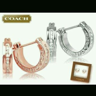 コーチ(COACH)のCOACH  ローズゴールド パヴェ クリスタルフープピアス アウトレット(ピアス)