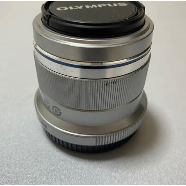 OLYMPUS(オリンパス)の単焦点レンズ M.ZUIKO DIGITAL 45mm F1.8 シルバー スマホ/家電/カメラのカメラ(レンズ(単焦点))の商品写真
