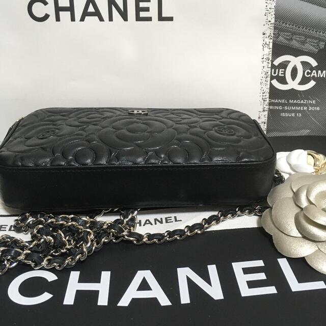 CHANEL(シャネル)の専用♡超美品★ シャネル カメリアチェーン ウォレット ブラック 正規品 レディースのバッグ(ショルダーバッグ)の商品写真