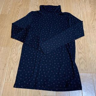 ユニクロ(UNIQLO)の白雪様専用❣️ユニクロ　UNIQLO  ヒートテックタートル　黒小花柄　1枚(カットソー(長袖/七分))