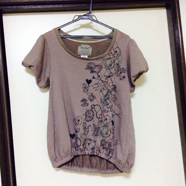 ScoLar(スカラー)のアリス柄 そでバルーントップス レディースのトップス(Tシャツ(半袖/袖なし))の商品写真