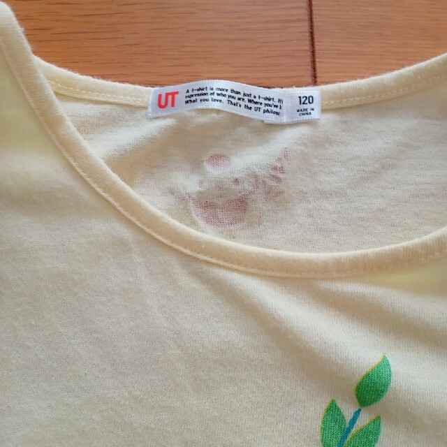 UNIQLO(ユニクロ)のUT  ユニ✕カレルチャペックロク紅茶店　コラボTシャツ　120cm キッズ/ベビー/マタニティのキッズ服女の子用(90cm~)(Tシャツ/カットソー)の商品写真