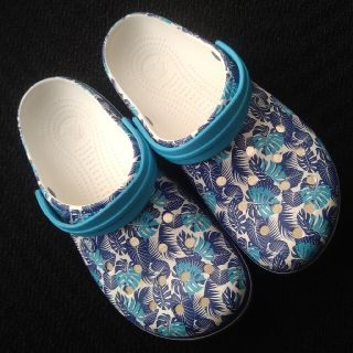 クロックス(crocs)のクロックス（M9）ブルーリーフ(サンダル)