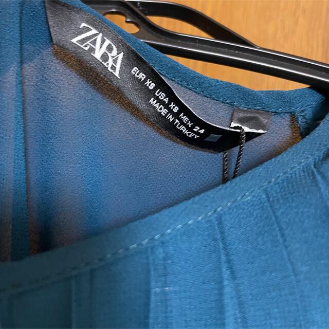 ZARA(ザラ)のZARA プリーツフリルブラウス トップス　シアー　モスグリーン レディースのトップス(シャツ/ブラウス(長袖/七分))の商品写真