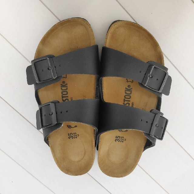 BIRKENSTOCK(ビルケンシュトック)の美品！ビルケンシュトック　35　ブラック レディースの靴/シューズ(サンダル)の商品写真