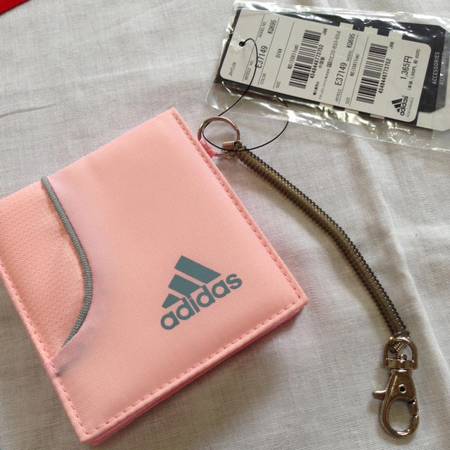 adidas(アディダス)の新品♡アディダス♡kids財布♡ レディースのファッション小物(財布)の商品写真