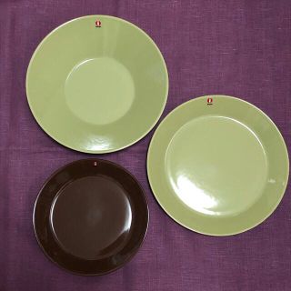 イッタラ(iittala)の廃盤カラー　未使用品　イッタラ ティーマ　オリーブグリーン・ブラウン3枚セット(食器)