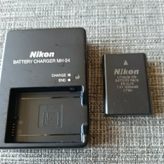 Nikon(ニコン)のNikoN BATTERYチャージャー MH-24 スマホ/家電/カメラのスマートフォン/携帯電話(バッテリー/充電器)の商品写真