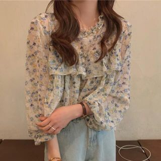 ザラ(ZARA)の〜フラワーフリルトップス〜(シャツ/ブラウス(半袖/袖なし))