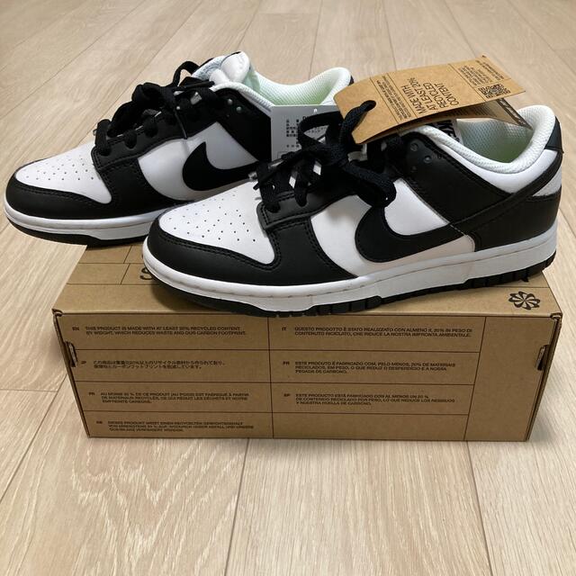 NIKE(ナイキ)の【24cm】NIKE DUNK LOW ネクストネイチャー 白黒 WMNS レディースの靴/シューズ(スニーカー)の商品写真