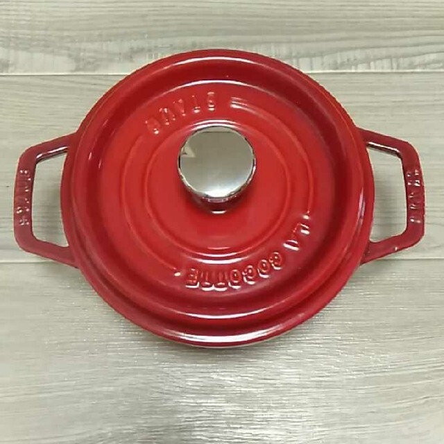 STAUB(ストウブ)のストウブ 16 フランス製 レッド 赤 インテリア/住まい/日用品のキッチン/食器(鍋/フライパン)の商品写真