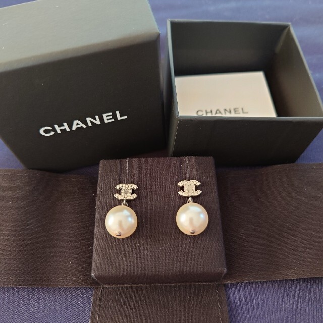 CHANEL　パールピアス