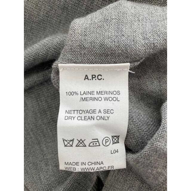 A.P.C(アーペーセー)のA.P.C.(アー・ペー・セー) Vネックニット セーター　グレー メンズのトップス(ニット/セーター)の商品写真