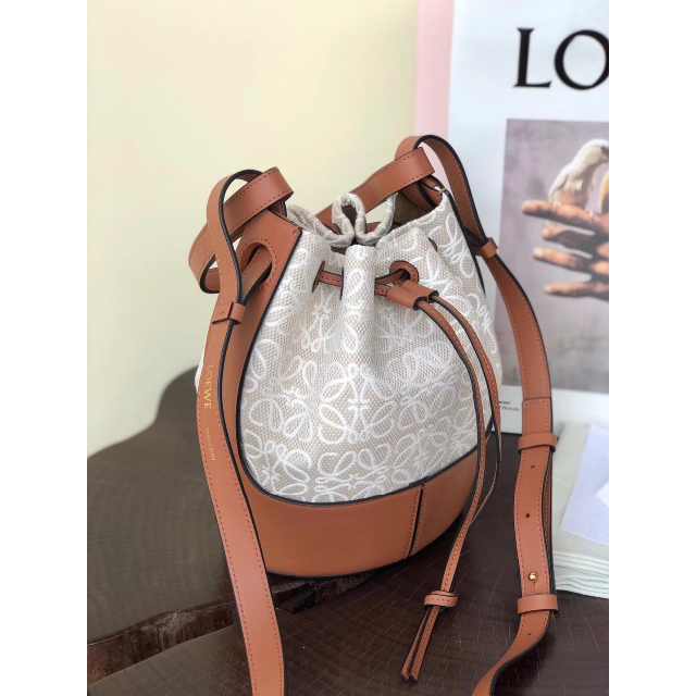 低価格で大人気の LOEWE - LOEWE ロエベ バルーンミニバッグ
