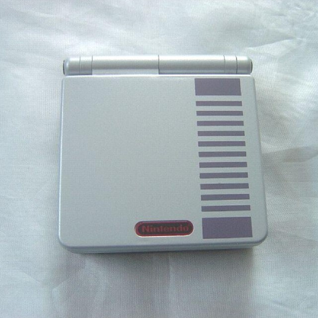 ゲームボーイアドバンス(ゲームボーイアドバンス)のGBA SP ゲームボーイアドバンスSP 本体 IPS液晶搭載 NES ver エンタメ/ホビーのゲームソフト/ゲーム機本体(携帯用ゲーム機本体)の商品写真