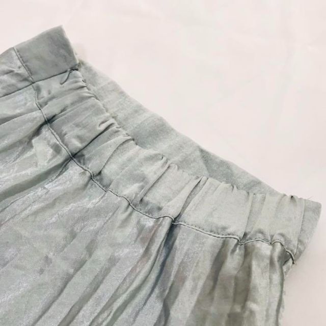 Ameri VINTAGE(アメリヴィンテージ)のAMERI  艶やかロングスカート　プリーツ　グレー　シルバー レディースのスカート(ロングスカート)の商品写真