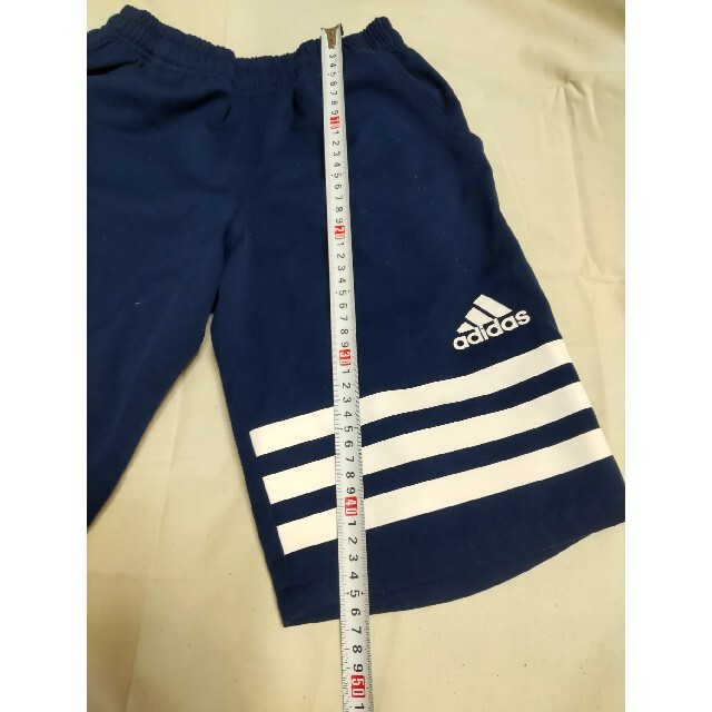 adidas(アディダス)のadidas ネイビー 短パン 140cm キッズ/ベビー/マタニティのキッズ服男の子用(90cm~)(パンツ/スパッツ)の商品写真